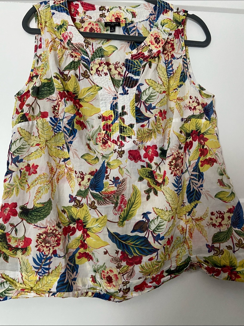 Talbots White Floral Sleeveless V-Neck Blouse